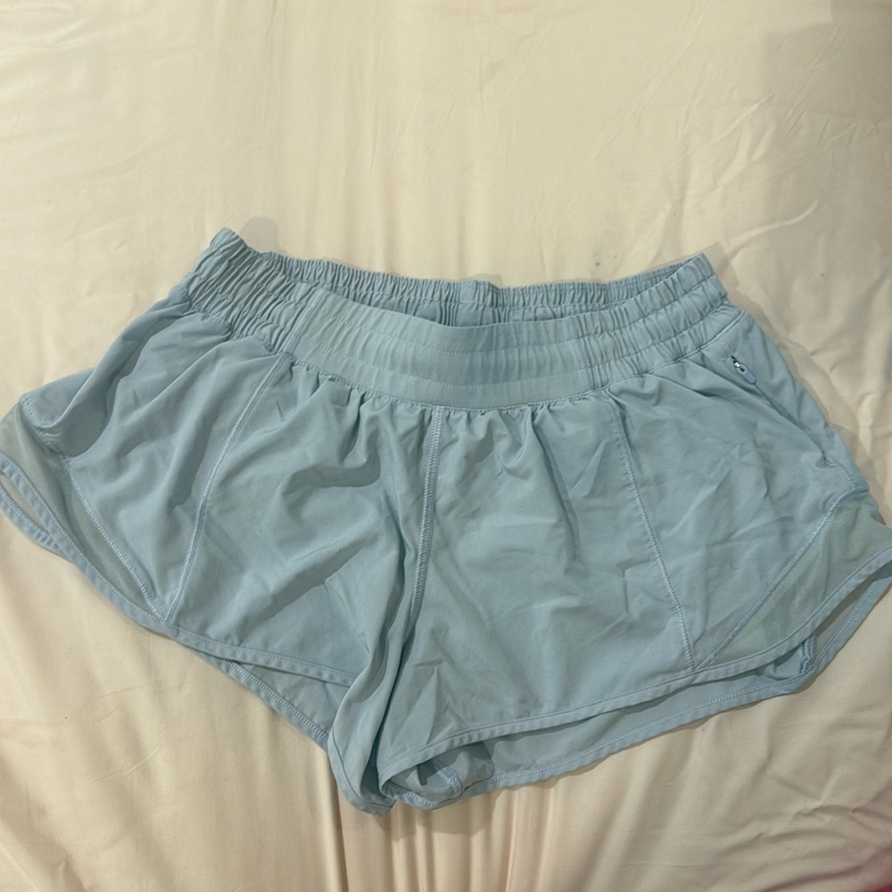 Lululemon 2.5" hotty hot shorts